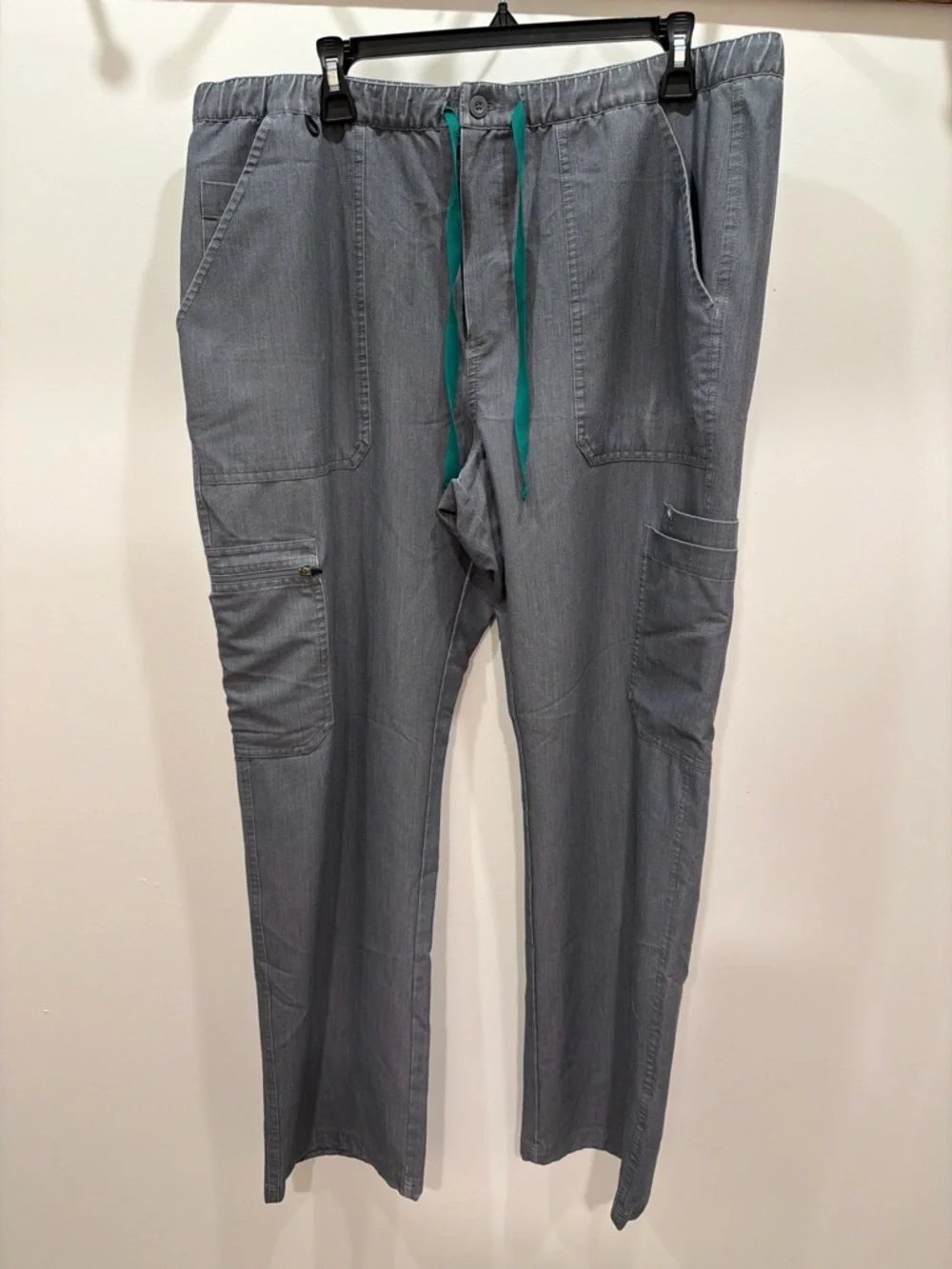 FIGS Men’s Cairo Cargo Scrub Pants